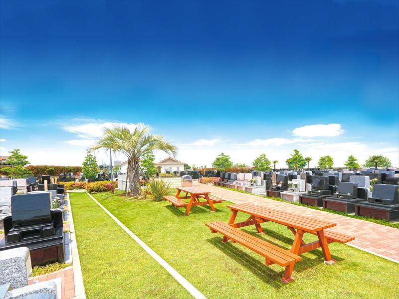 第二朝霞聖地霊園　日当たりの良い休憩スペース