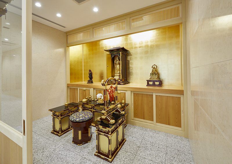 白山御廟　法要施設内の祭壇