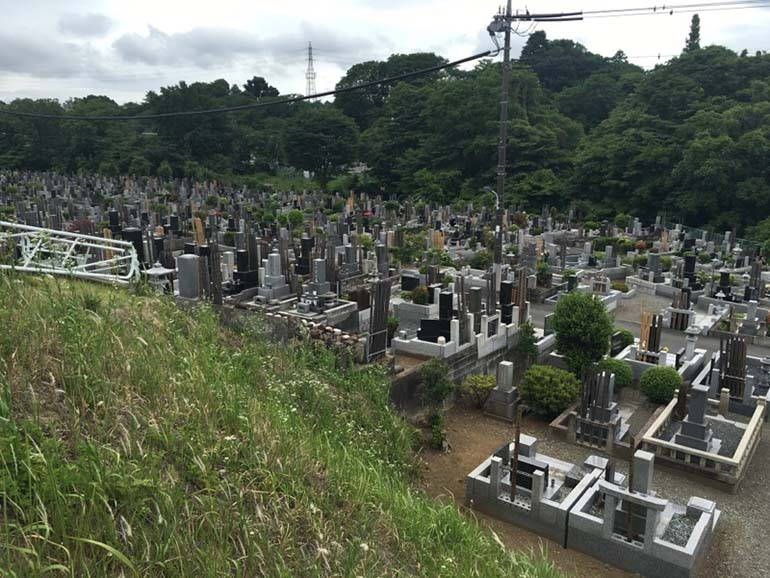 八王子市営 緑町霊園　豊かな自然に囲まれた霊園風景