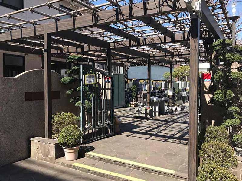 グリーンパーク葛飾　木陰になる休憩場所