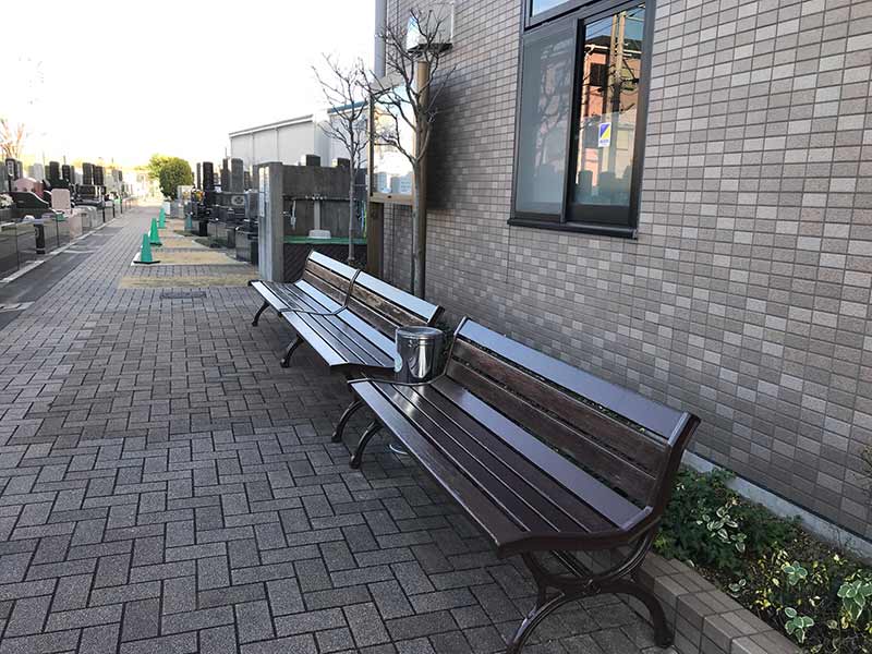 四つ木聖地苑　野外ベンチ