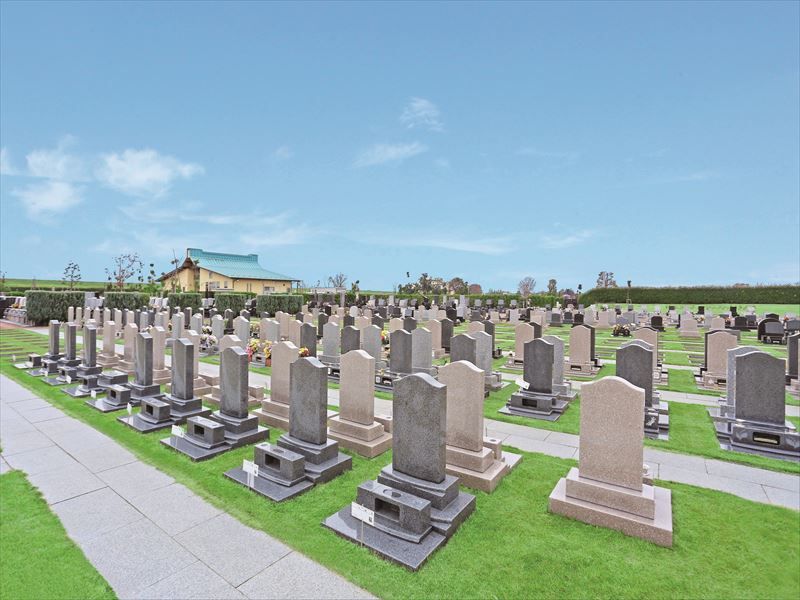 メモリアルパーク流山聖地　開放感のある芝生墓所