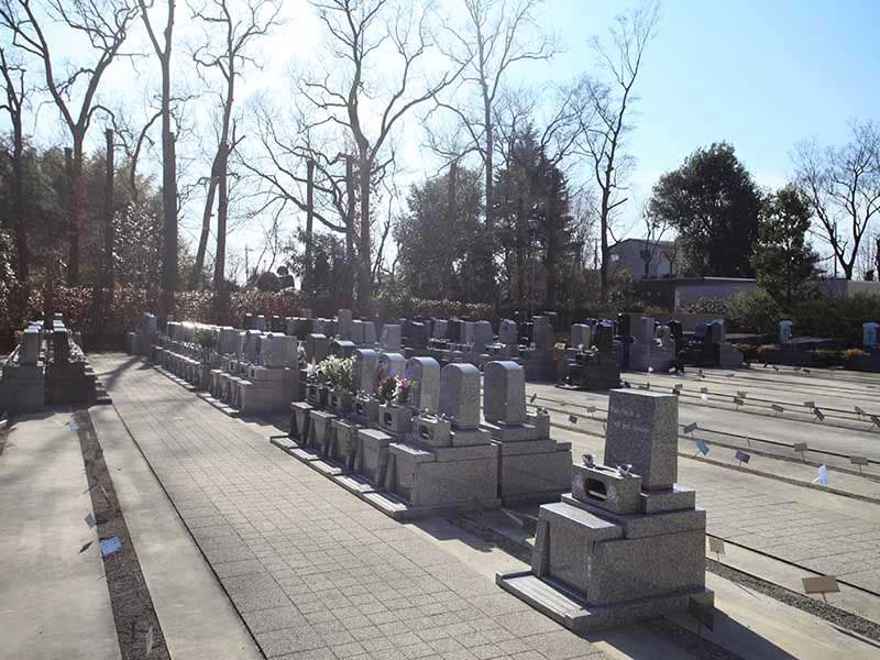 川口光輪メモリアルのバリアフリー設計された墓所