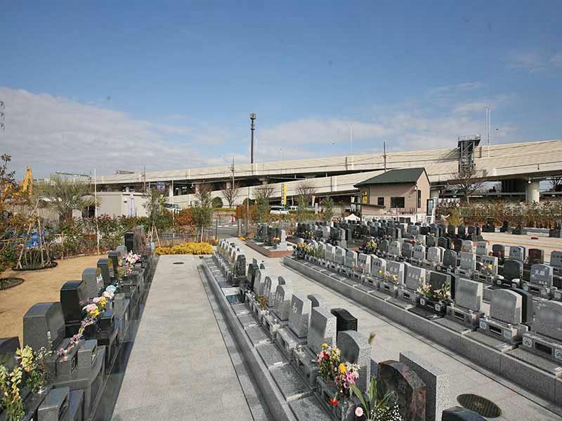 サンク川口霊園は園内から高速道路のインターがみえます