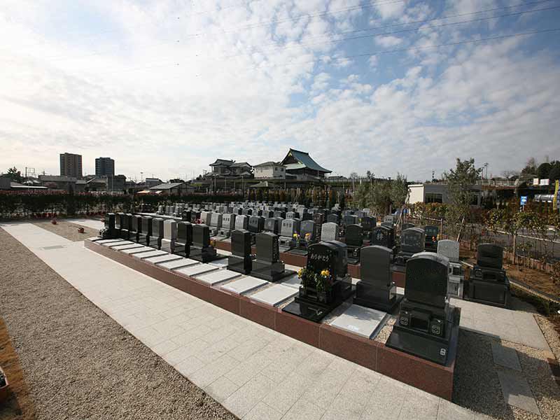 サンク川口霊園の園内は平坦で車いすでも快適にお参りができます