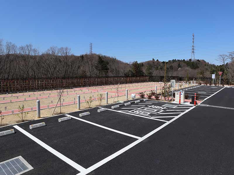 八王子 上川霊園の墓域に隣接した駐車場