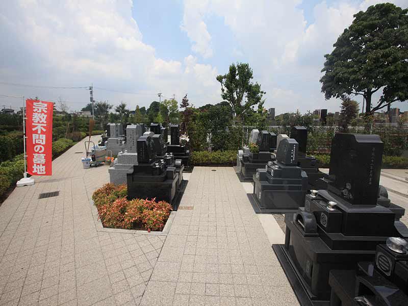 源長寺墓地まどかの杜　参道が広くお参りしやすい墓域