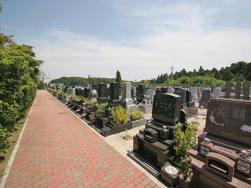 横浜あさひ霊園　バリアフリー設計で移動のしやすい墓域