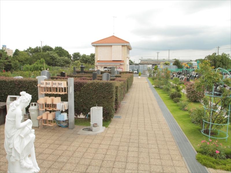 メモリアルパーク花の郷聖地 相模大塚　桶や柄杓を用意した水場