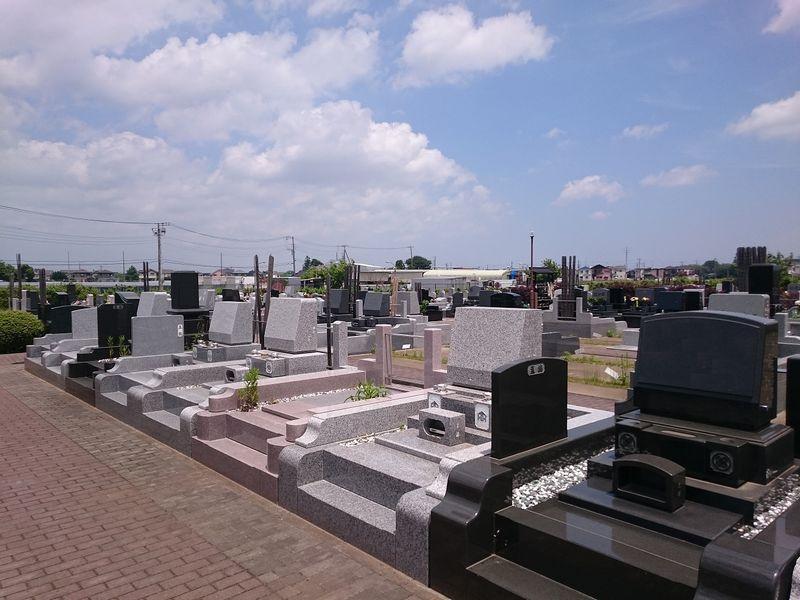 富里中央霊園　開放感のある園内