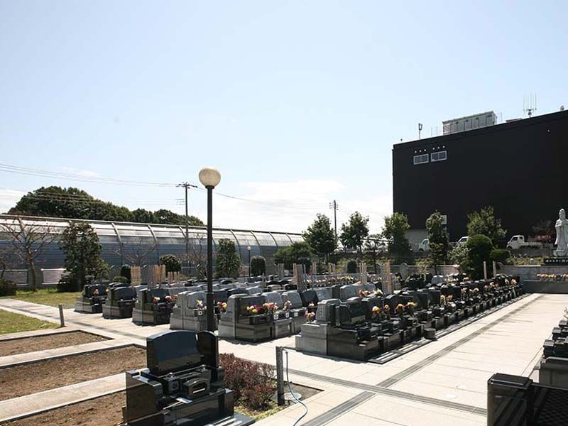 大林寺別院霊園　日当たりもよくきちんと整備された墓域