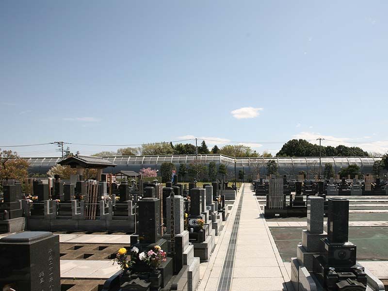 大林寺別院霊園　霊園の隣には東名高速道路