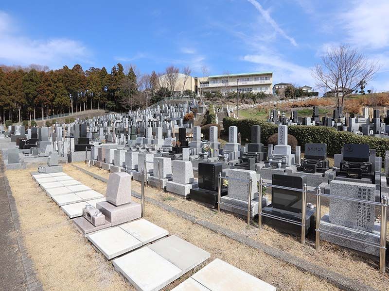 厚木中央霊園　高台にある墓域
