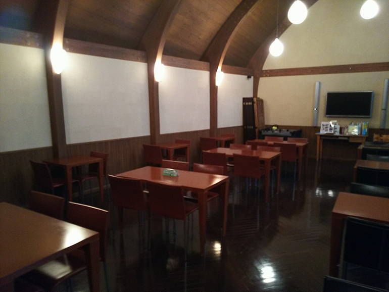 小平ふれあいパーク　木のぬくもりを感じられる施設内