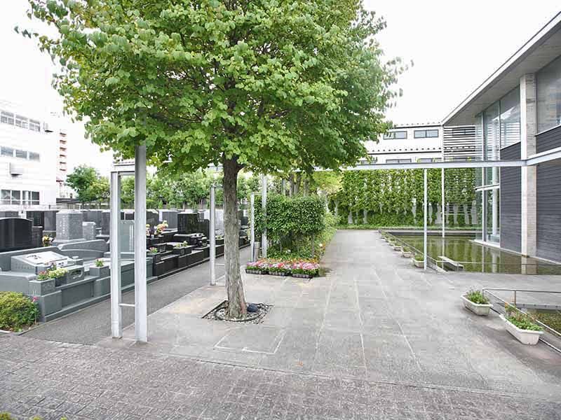 江東メモリアル　緑豊かな都市型公園霊苑