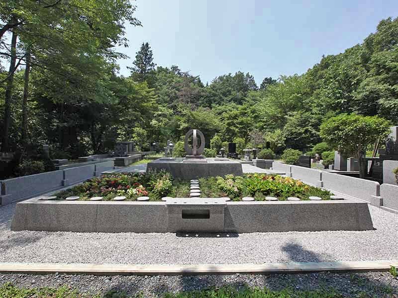 光華園霊園　緑や花に囲まれた樹木葬