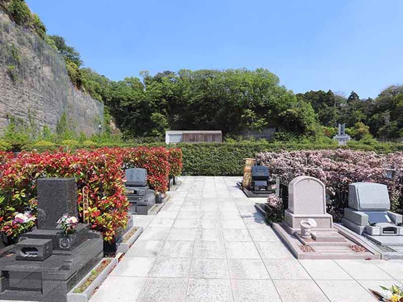 横浜永久の杜2期　バリアフリー設計の参道