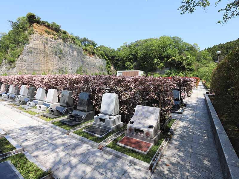 横浜永久の杜2期　前後左右にゆとりのある墓域