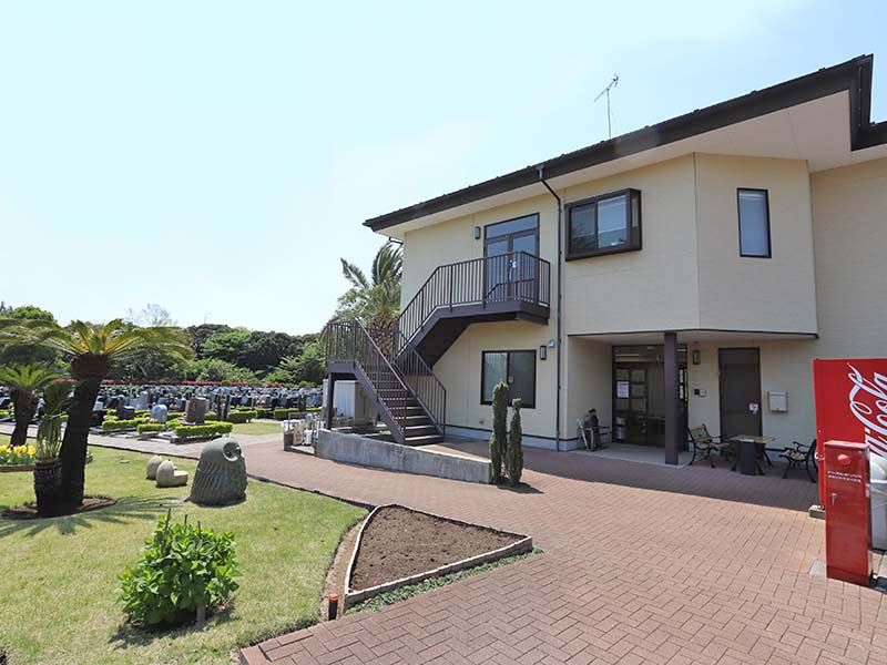 横浜二俣川霊園　管理棟