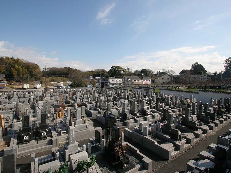 湘南泉霊園　きれいに区画された墓域