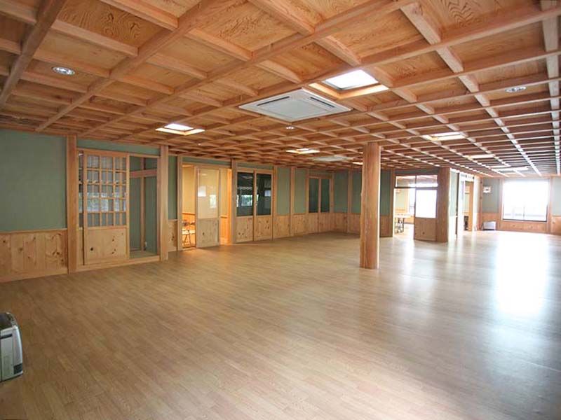 円海山メモリアル清浄園　檜をふんだんに使った管理事務所