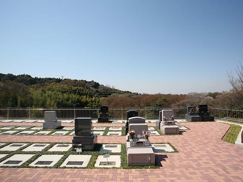 円海山メモリアル清浄園　山腹にある見晴らしの良い墓域