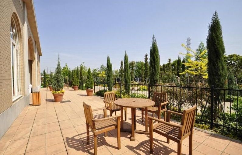 テラスにある休憩スペース