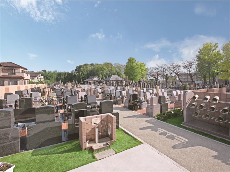 メモリアルパーク伊奈　手洗い場と道具置き場も完備