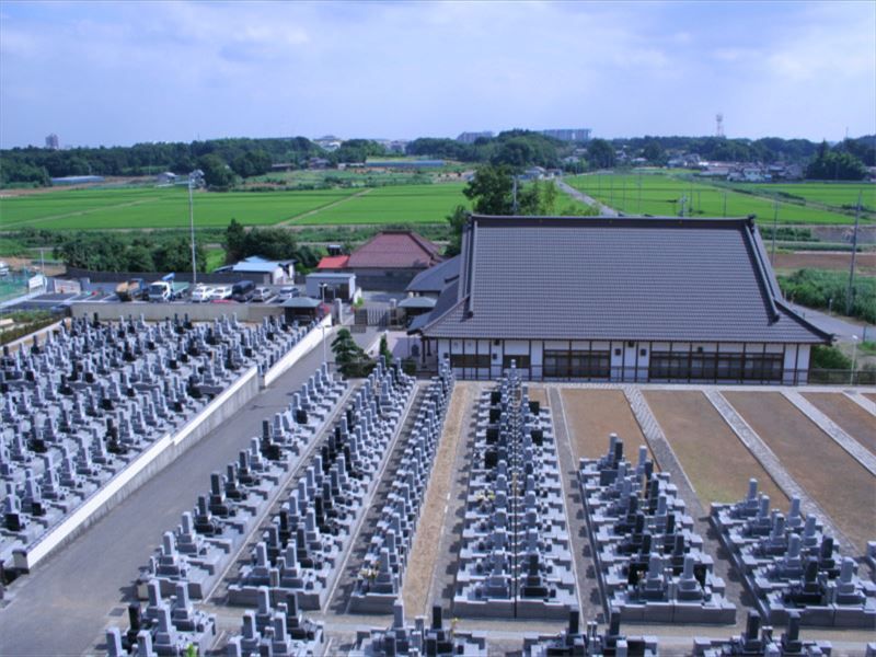 八千代聖苑　日当たりの良い明るい霊園風景