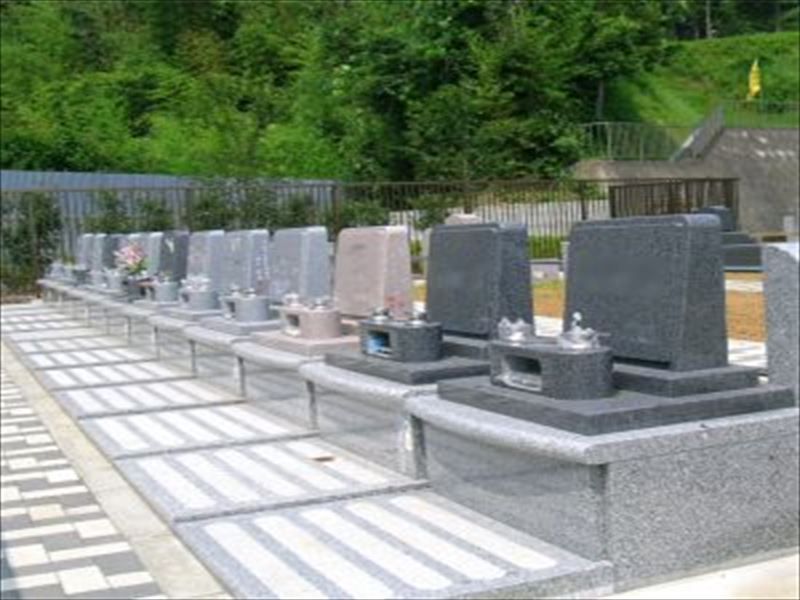 八千代聖苑　バリアフリー設計でどなたでも安心してお参りできる墓域