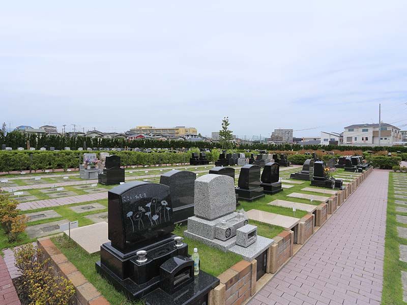 綾瀬蓼川霊園 天空の郷　緑に囲まれた墓域