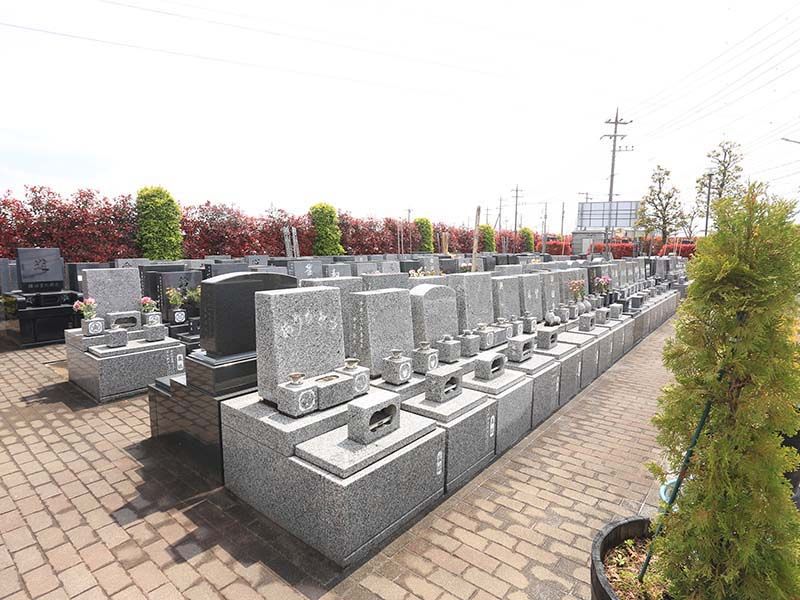 朝霞聖地霊園　自然に囲まれた洋型墓石