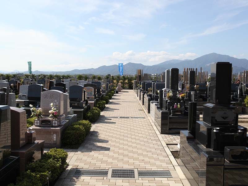 平塚中央霊園Ⅱ バリアフリー設計の参道