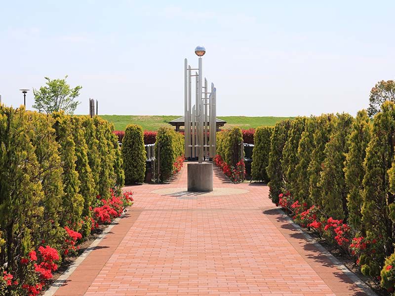 メモリアルパーク流山聖地　苑中央にあるモニュメント