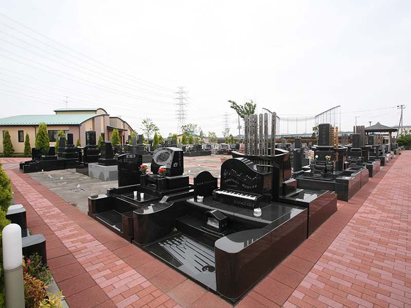 メモリアルパーク流山聖地　ピアノ型の墓石