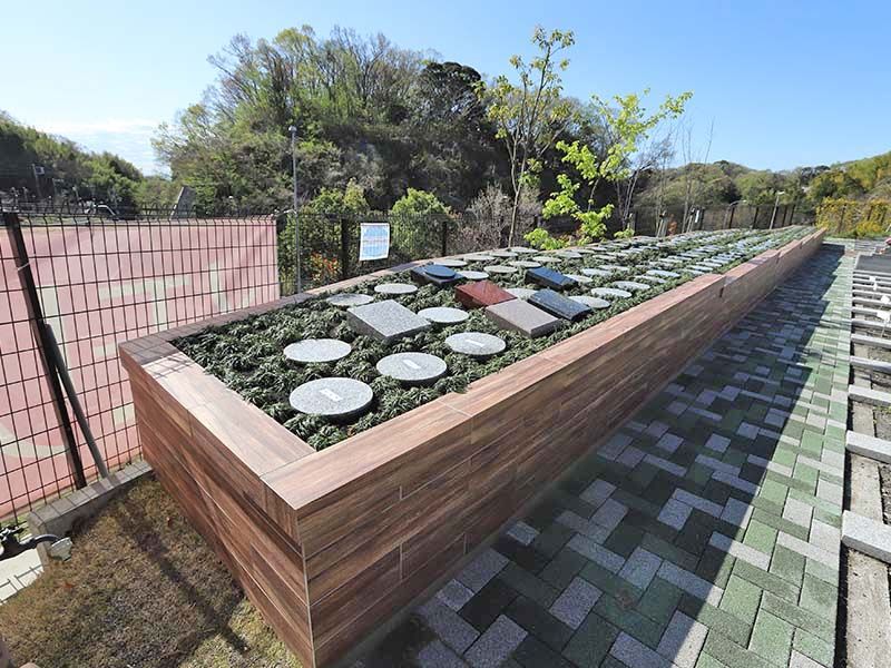 メモリアルパーク大磯 永代供養墓　日当たりのよい庭園墓