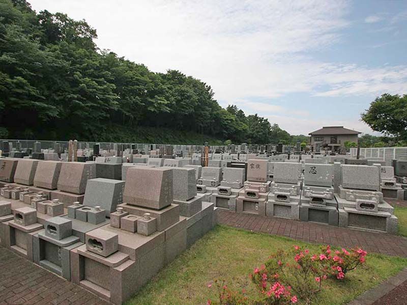 県央綾瀬霊園　開放感のある墓域