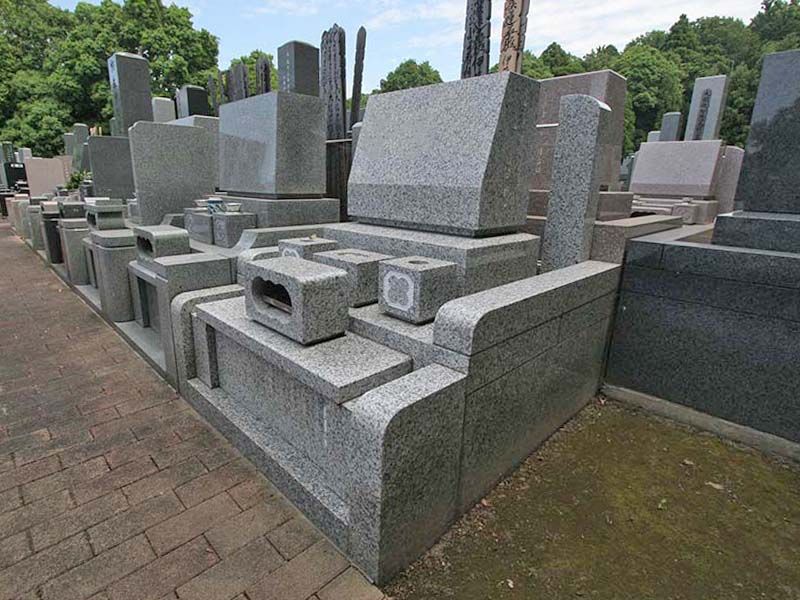 県央綾瀬霊園　きれいに区画された墓域