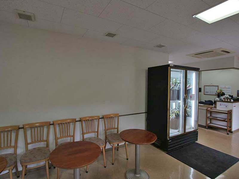 県央綾瀬霊園　管理棟の中の休憩所