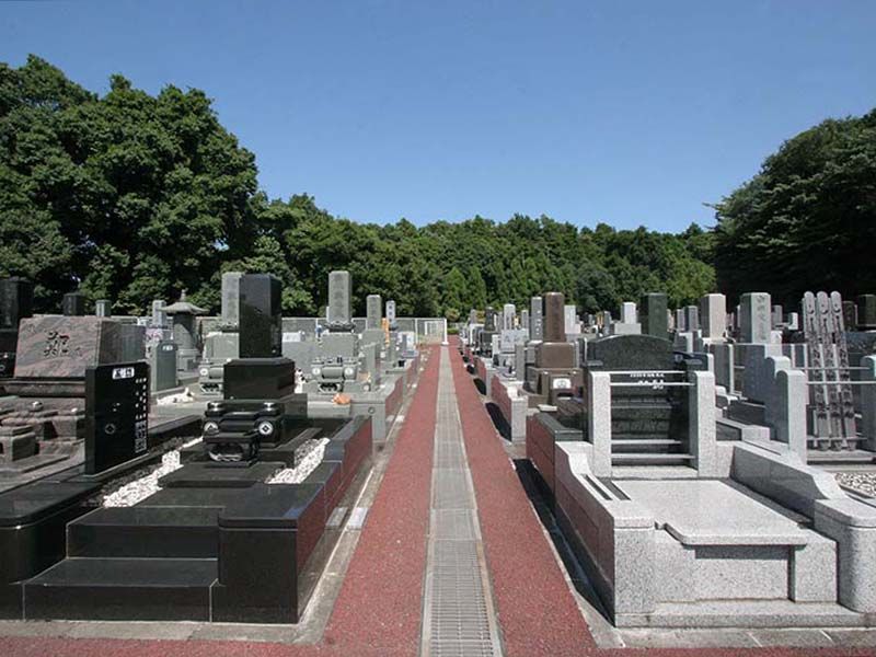 県央綾瀬霊園　緑に囲まれた墓域