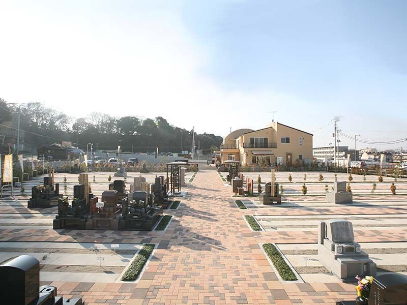 中和倉メモリアルひかりの郷　平坦な参道