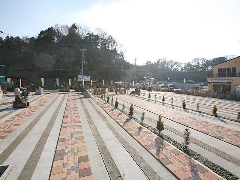 中和倉メモリアルひかりの郷　日の当たる苑内