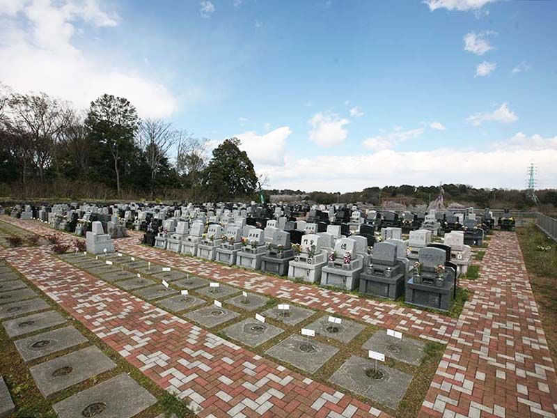 メモリアルパーク緑の丘　区画整理された墓域