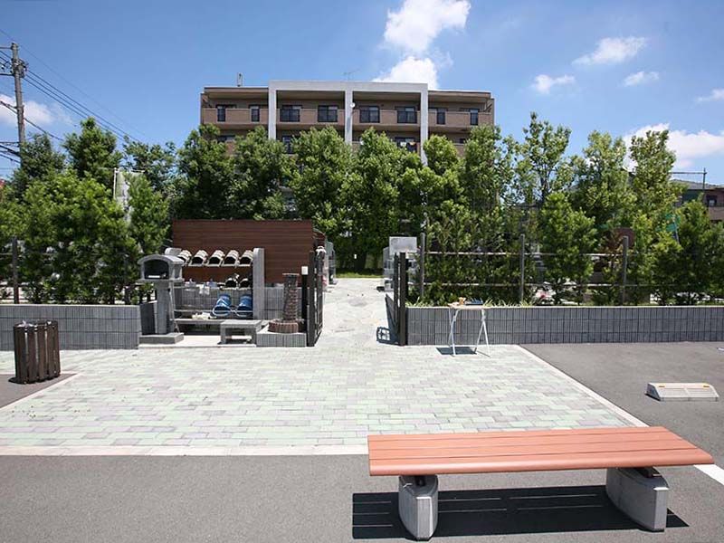 いわつき聖地霊園　入り口横にある参拝道具と水汲み場