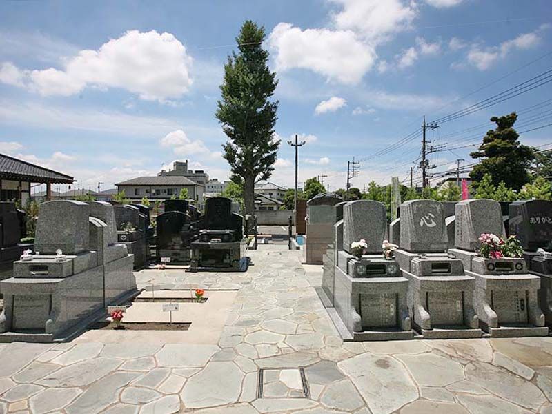 いわつき聖地霊園　手入れの行き届いた墓域