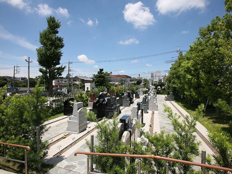 いわつき聖地霊園　緑に囲まれた墓域