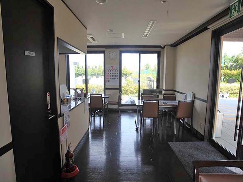 朝霞フォーシーズンメモリアル　管理棟内ロビー