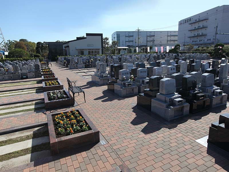駅前霊園美南　和型・洋型の墓石が建立