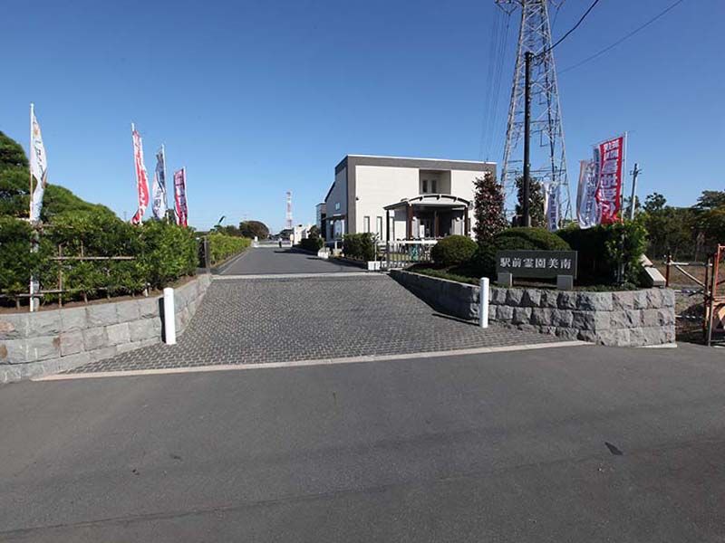 駅前霊園美南　霊園エントランス