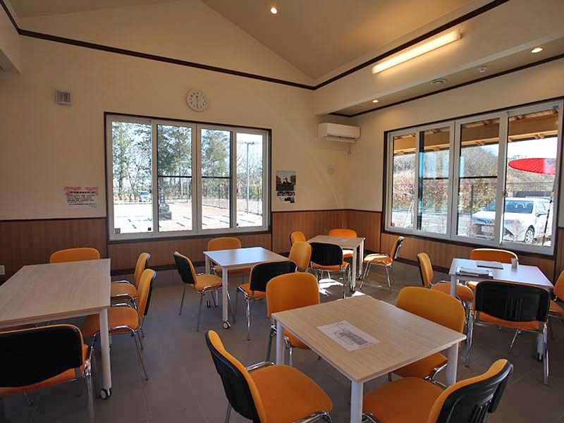 小江戸聖地霊園　管理棟内休憩スペース